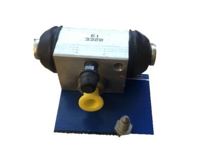 8V5Z-2261-A Ford Wheel Cylinder, Rear Product Photo 2 of 2